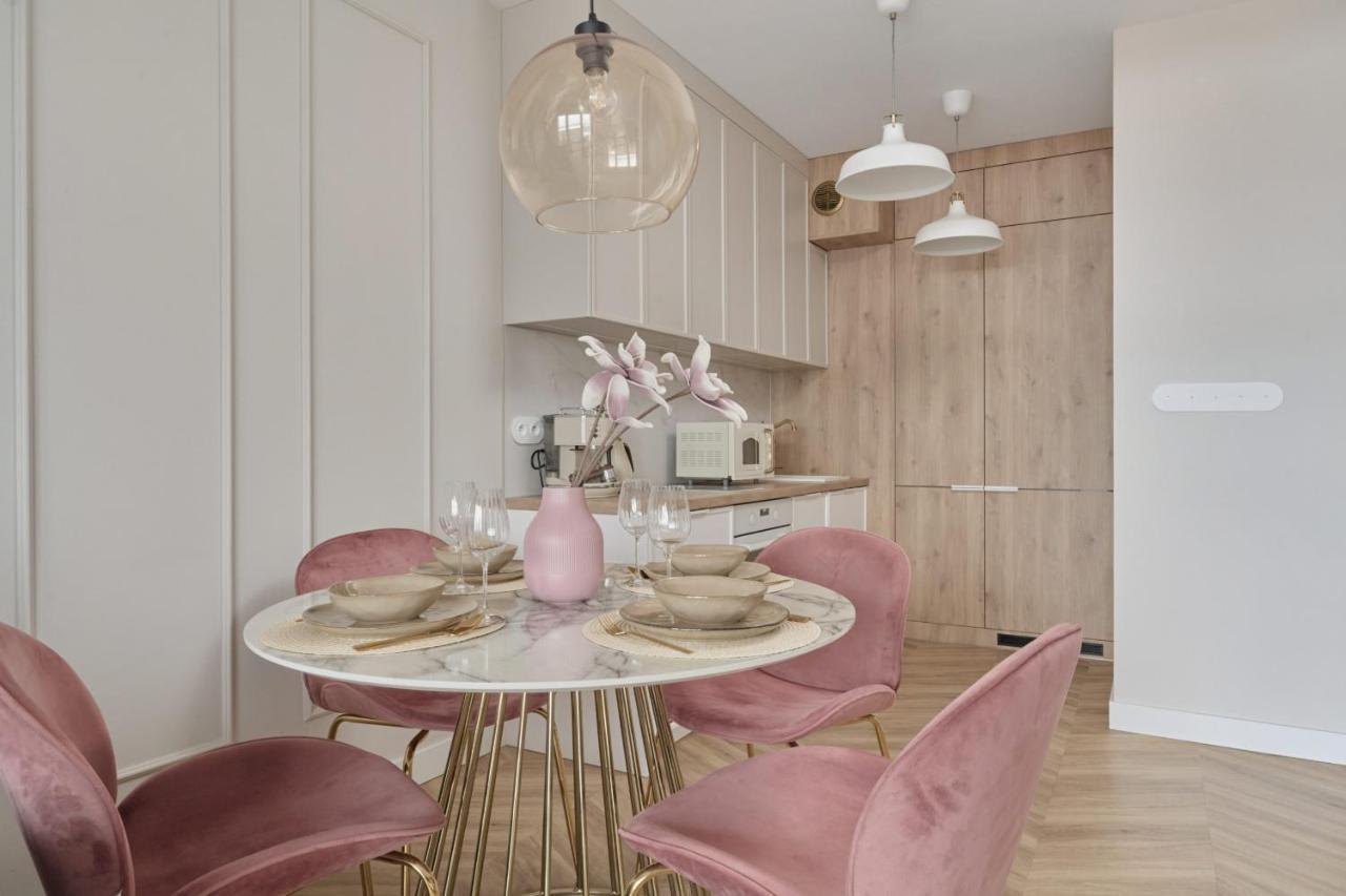 Elegant With Balcony Krakowska By Renters Prestige Apartament