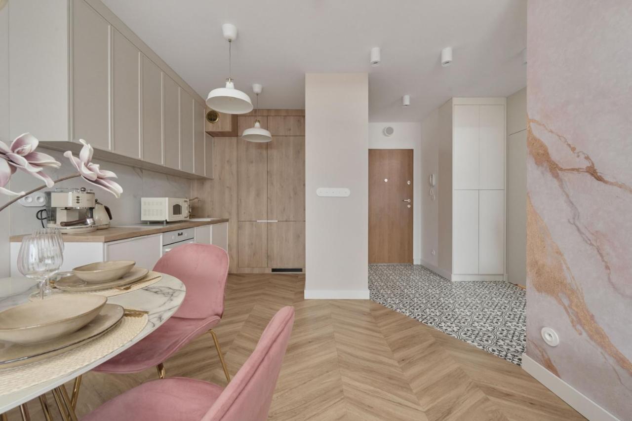 Elegant With Balcony Krakowska By Renters Prestige Apartment Wroclaw
