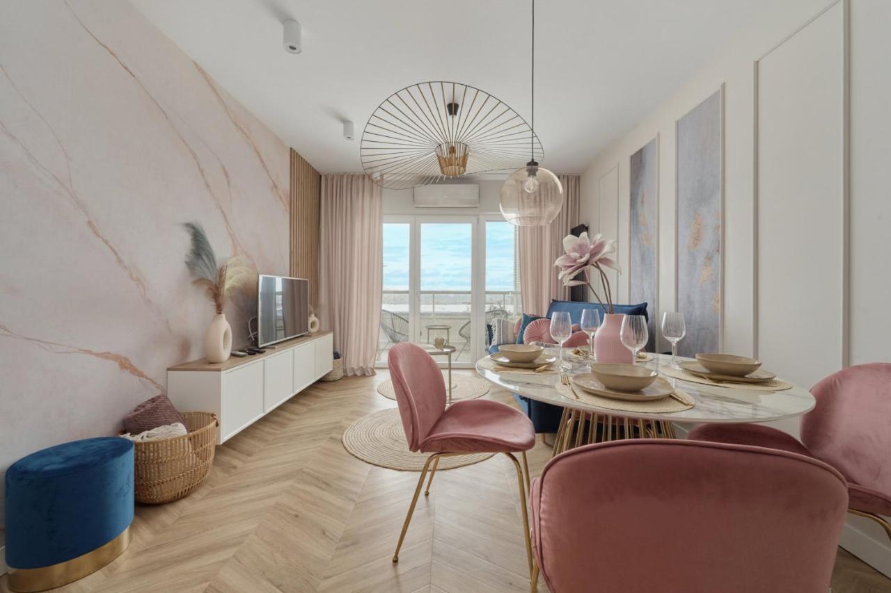 Apartment Elegant With Balcony Krakowska By Renters Prestige Wroclaw