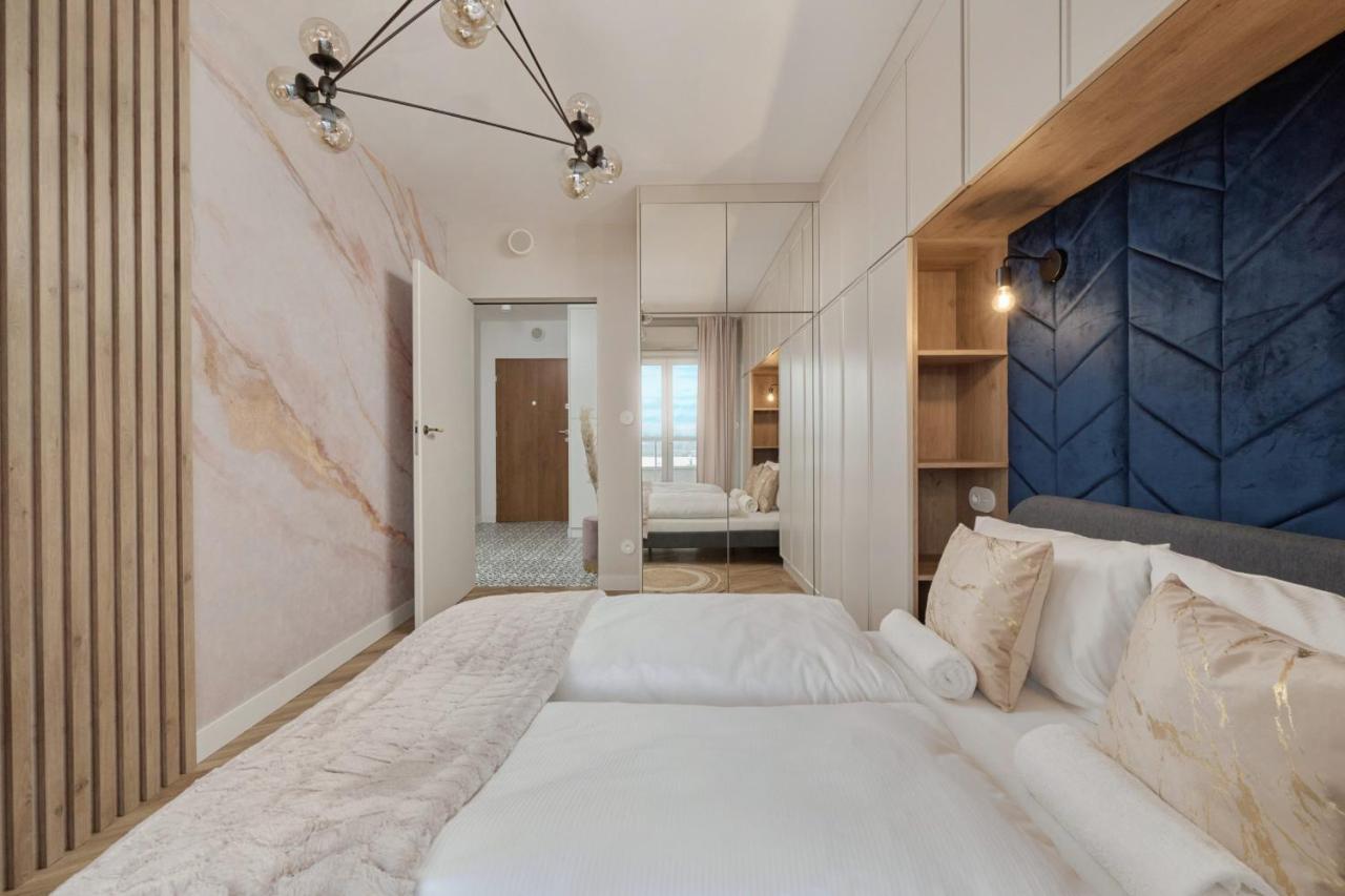 Elegant With Balcony Krakowska By Renters Prestige Apartament