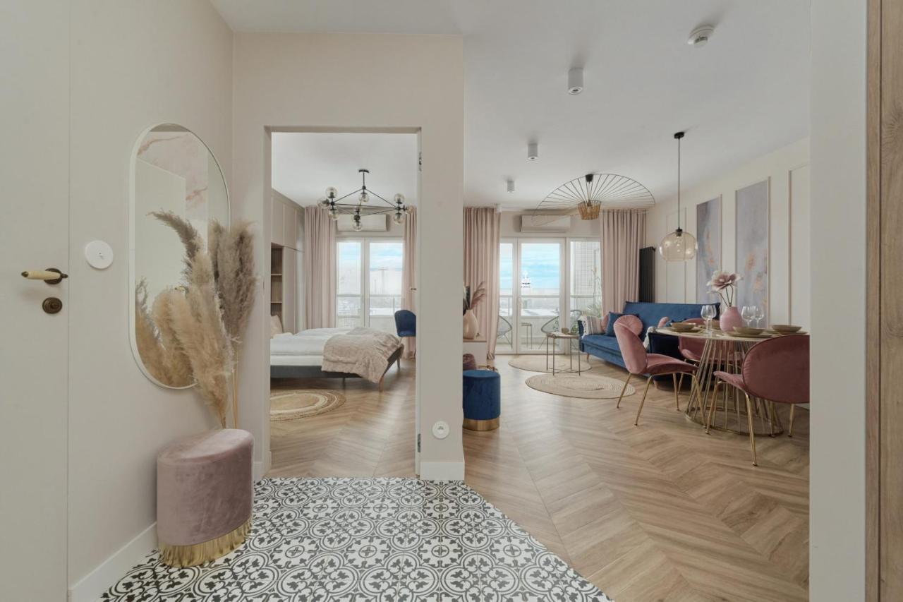Elegant With Balcony Krakowska By Renters Prestige Apartment